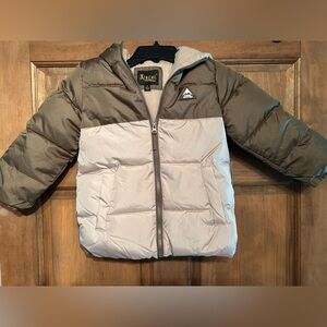 Boy’s size 5 puffer coat- NWT